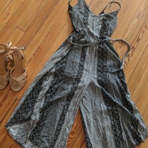 UO/ ecote palazzo b&w pattern jumpsuit